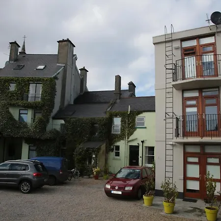 Crescent Close 3* Galway